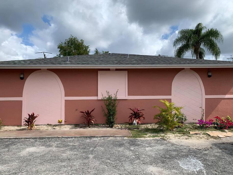 The Green Door Bungalow Naples Exterior photo